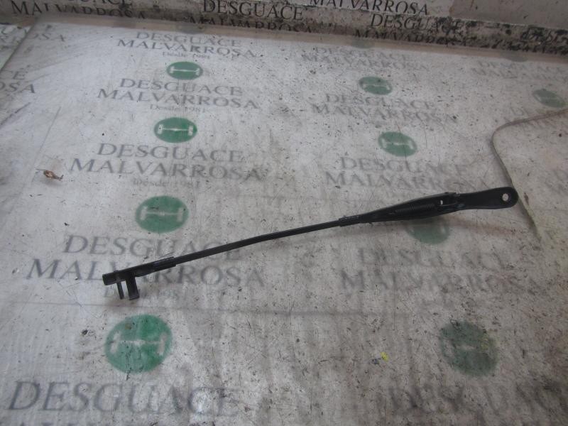 Recambio de brazo limpia delantero izquierdo para peugeot 207 1.6 16v hdi referencia OEM IAM   