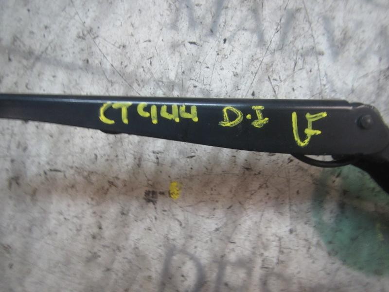 Recambio de brazo limpia delantero izquierdo para peugeot 207 1.6 16v hdi referencia OEM IAM   