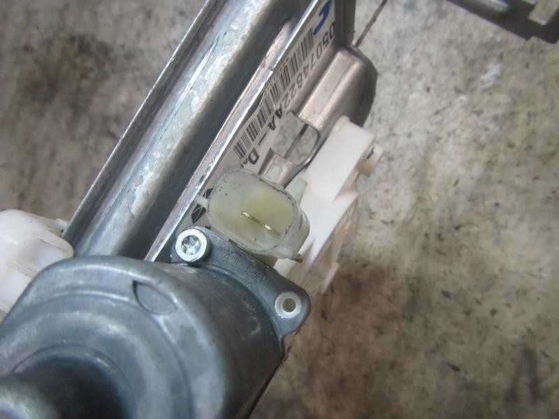 Recambio de elevalunas trasero derecho para chrysler jeep compass limited referencia OEM IAM 68002888AA 05074822AA 