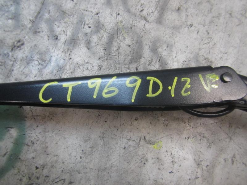 Recambio de brazo limpia delantero izquierdo para ford fiesta (ccn) trend referencia OEM IAM 2026776  