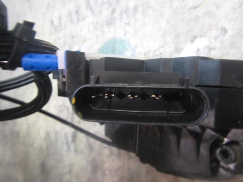 Recambio de cerradura puerta delantera derecha para ford fiesta (ccn) trend referencia OEM IAM 2048282  