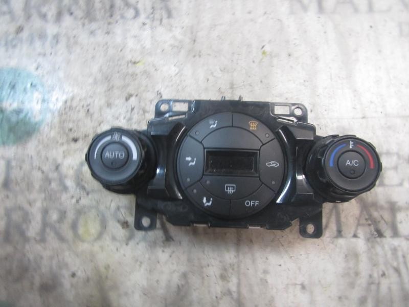 Recambio de mando climatizador para ford fiesta (ccn) trend referencia OEM IAM 1935902 8A6T18C612 