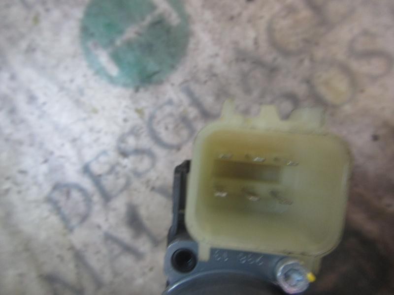 Recambio de motor elevalunas delantero derecho para ford fiesta (ccn) trend referencia OEM IAM 1852734 8A6114553 