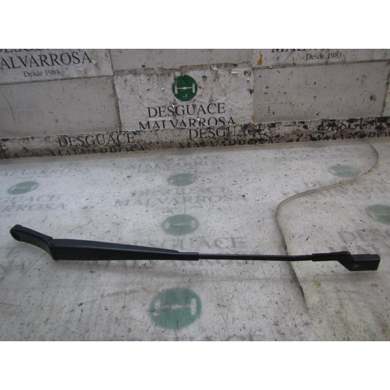 Recambio de brazo limpia delantero izquierdo para volkswagen caddy ka/kb (2k) furg. referencia OEM IAM 2K1955409  