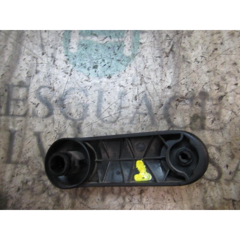 Recambio de maneta elevalunas trasera derecha para dacia logan mcv 1.5 dci diesel cat referencia OEM IAM 8200673745  