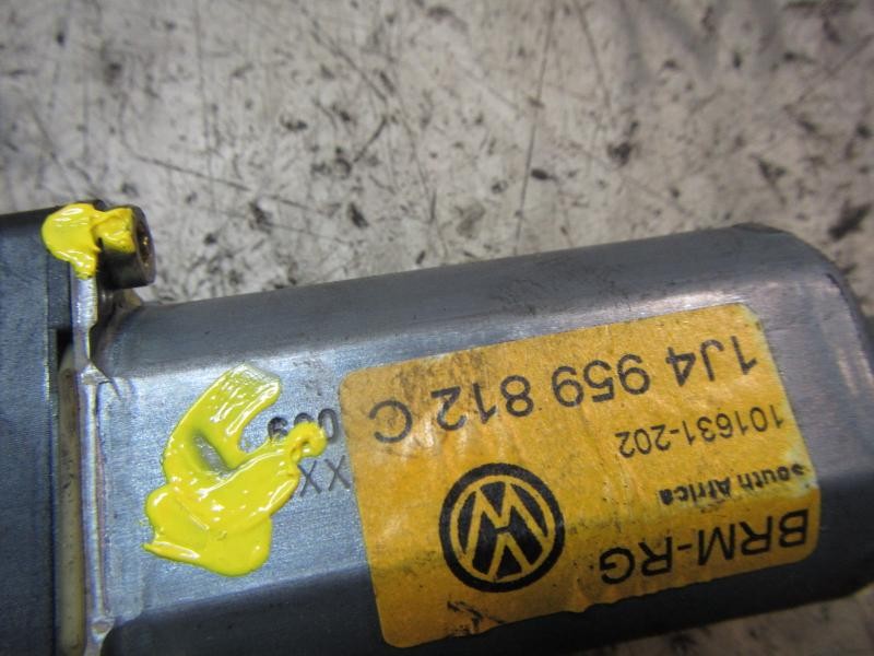 Recambio de motor elevalunas trasero derecho para volkswagen golf iv berlina (1j1) highline referencia OEM IAM   