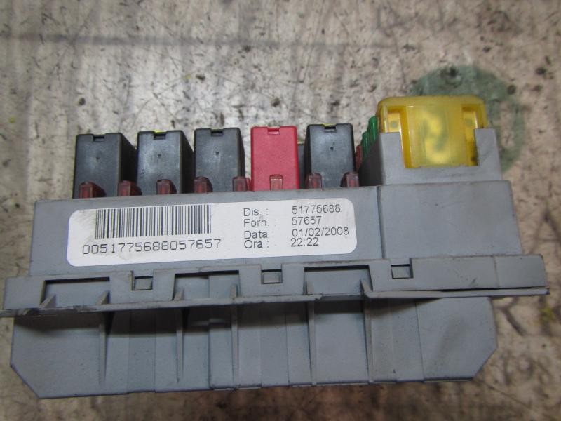 Recambio de caja reles / fusibles para fiat bravo (198) 1.6 jtdm 16v cat referencia OEM IAM 51775688 51775688 