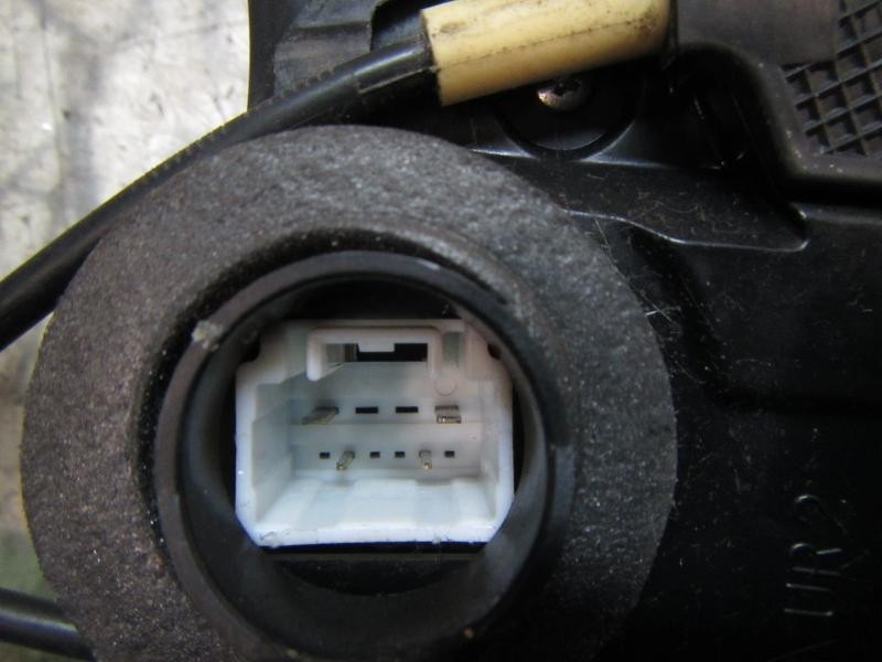 Recambio de cerradura puerta trasera derecha para toyota verso 2.0 d-4d cat referencia OEM IAM 690500F030  