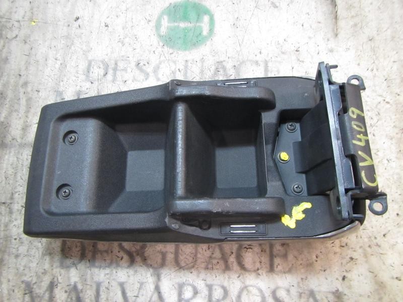 Recambio de apoyabrazos central para toyota verso 2.0 d-4d cat referencia OEM IAM 589050F040  