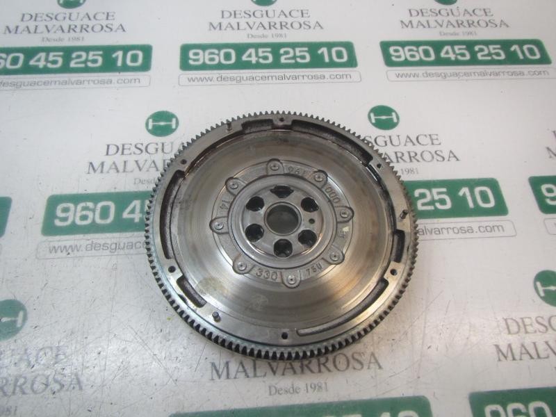 Recambio de volante motor para seat arona style referencia OEM IAM 04C105266E  