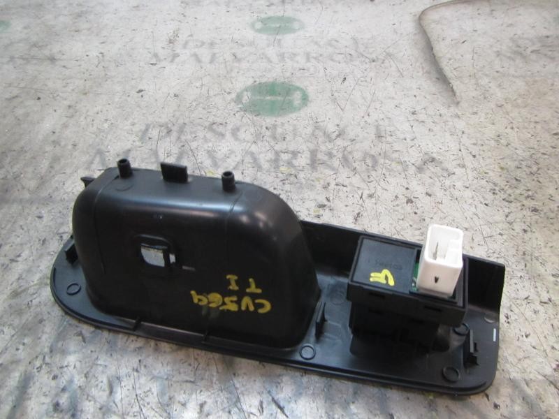 Recambio de mando elevalunas trasero izquierdo para kia cee´d 2.0 crdi referencia OEM IAM 935751H100EQ  