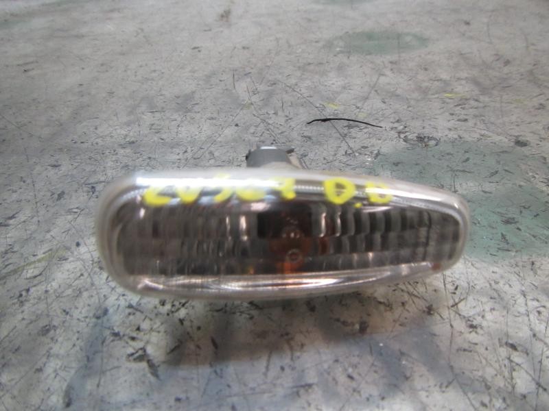 Recambio de piloto lateral derecho para kia cee´d 2.0 crdi referencia OEM IAM 923033L100  