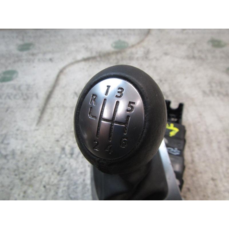 Recambio de palanca cambio para renault megane iii berlina 5 p 1.5 dci diesel referencia OEM IAM 8201062921  
