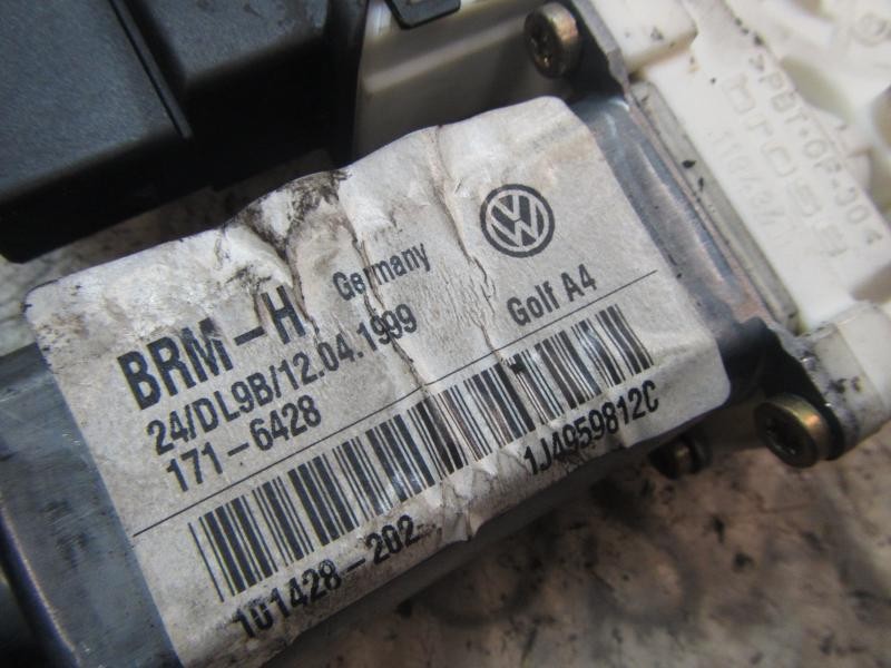 Recambio de motor elevalunas trasero derecho para volkswagen golf iv berlina (1j1) conceptline referencia OEM IAM   