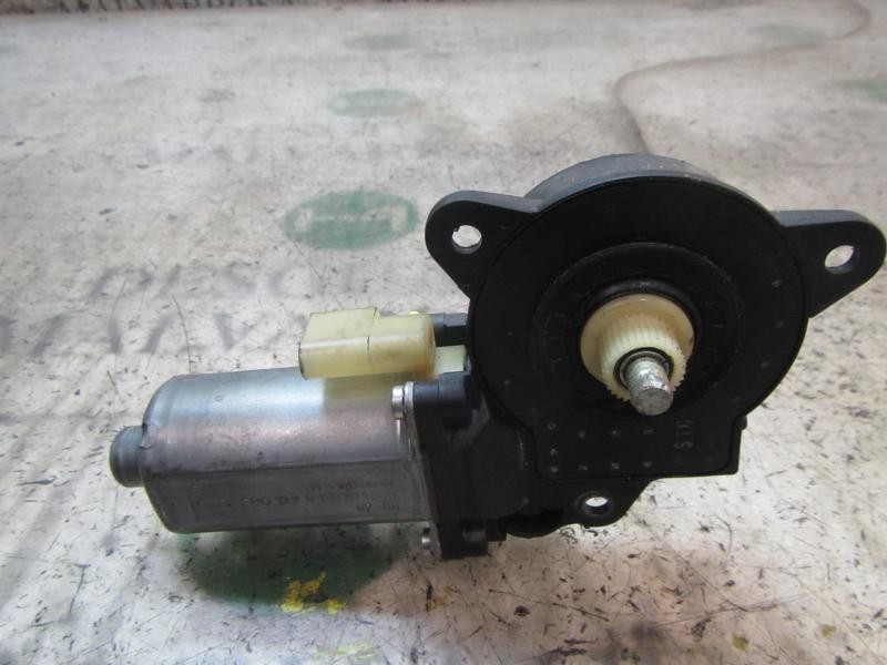 Recambio de motor elevalunas delantero derecho para ford fiesta (cbk) 1.3 cat referencia OEM IAM   