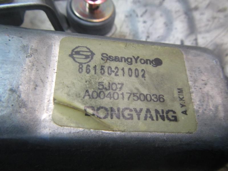 Recambio de motor limpia trasero para ssangyong rodius 2.7 turbodiesel cat referencia OEM IAM 8615021002  