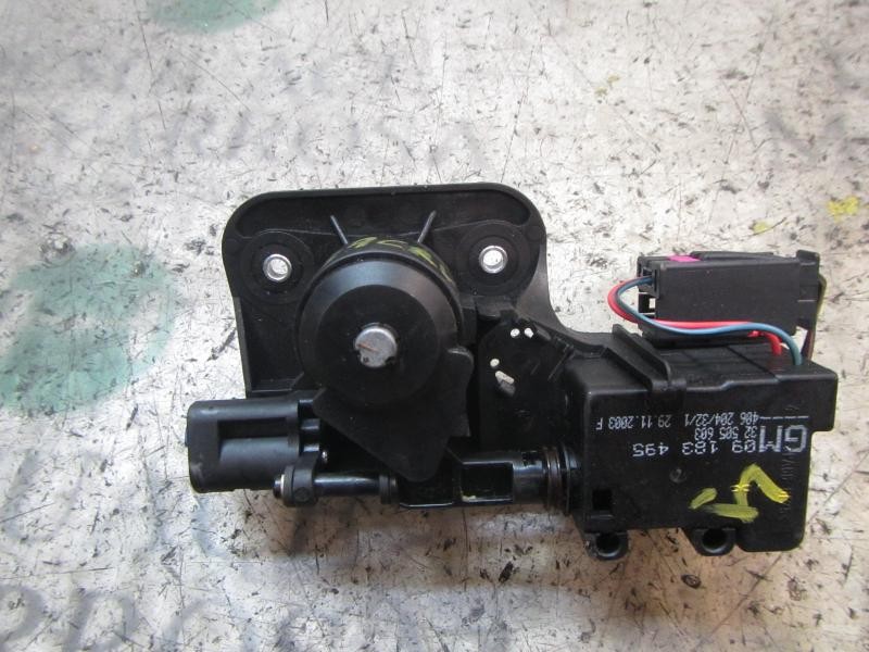 Recambio de maneta porton para opel meriva 1.6 16v referencia OEM IAM   