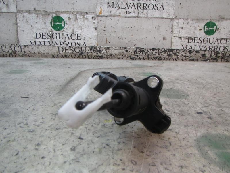 Recambio de bomba embrague para skoda rapid active referencia OEM IAM 6R0721405  