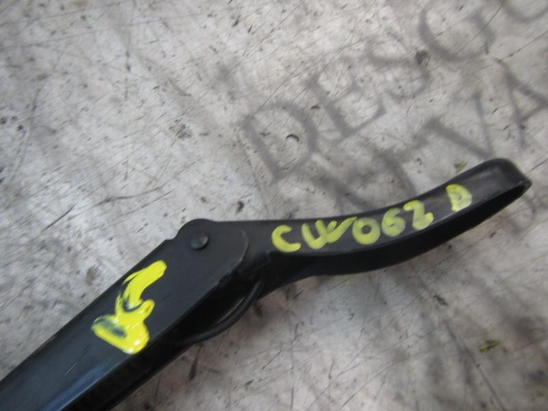 Recambio de brazo limpia delantero derecho para peugeot 207 1.6 16v hdi referencia OEM IAM   