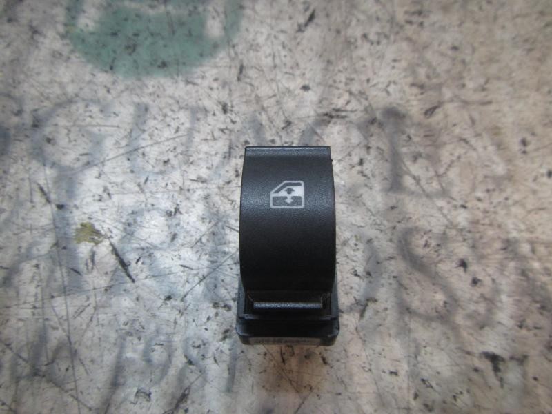 Recambio de mando elevalunas delantero derecho para fiat doblo cargo 1.3 16v jtd cat referencia OEM IAM 735498675  