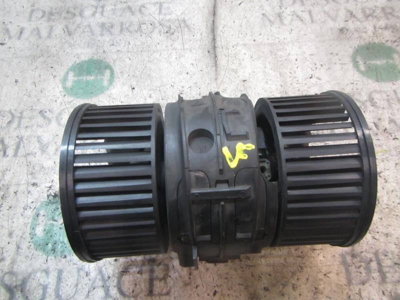 Recambio de motor calefaccion para renault megane iii berlina 5 p dynamique referencia OEM IAM 272104937R  