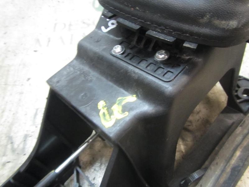 Recambio de palanca cambio para renault megane iii berlina 5 p dynamique referencia OEM IAM 8201062921  