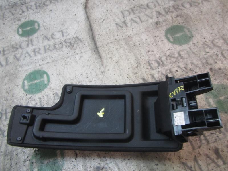 Recambio de apoyabrazos central para renault megane iii berlina 5 p dynamique referencia OEM IAM 969200012R  