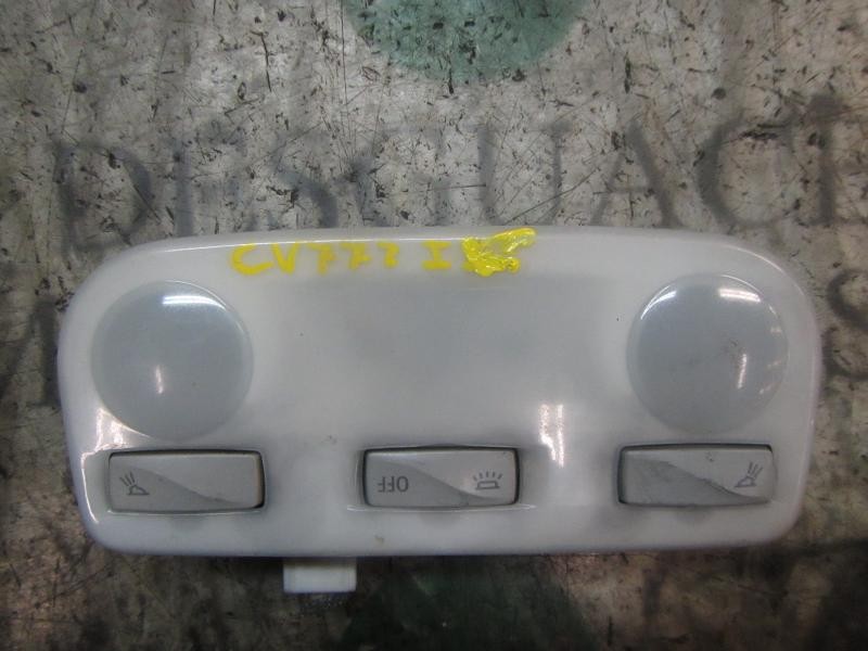 Recambio de piloto interior para renault megane iii berlina 5 p dynamique referencia OEM IAM 264300008R  