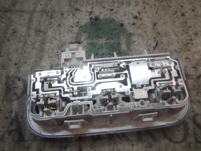 Recambio de piloto interior para renault megane iii berlina 5 p dynamique referencia OEM IAM 264300008R  