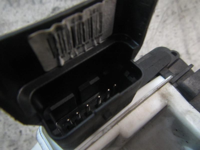 Recambio de cerradura puerta delantera derecha para citroën c-elysée seduction referencia OEM IAM 9676785780  