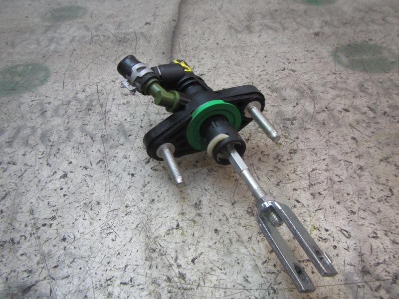 Recambio de bomba embrague para toyota avensis (t27) 2.0 d-4d cat referencia OEM IAM   