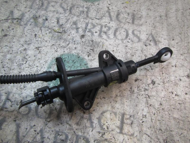 Recambio de bomba embrague para skoda 3.21 ambition referencia OEM IAM 1S0721388A  