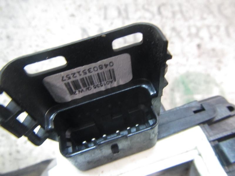 Recambio de cerradura puerta delantera derecha para citroën c3 1.4 hdi referencia OEM IAM 9136GG  