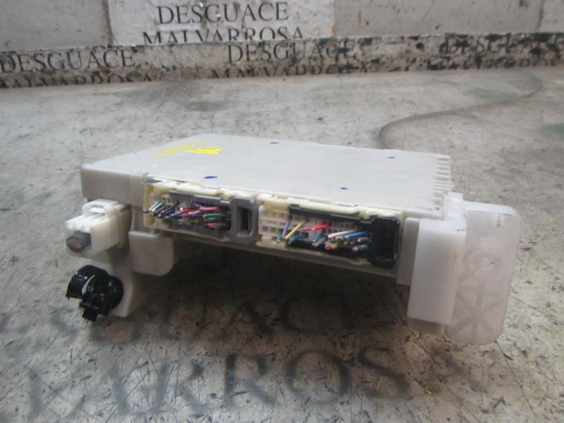 Recambio de caja reles / fusibles para toyota yaris 1.0 cat referencia OEM IAM 8273052L70 8273052L70C 