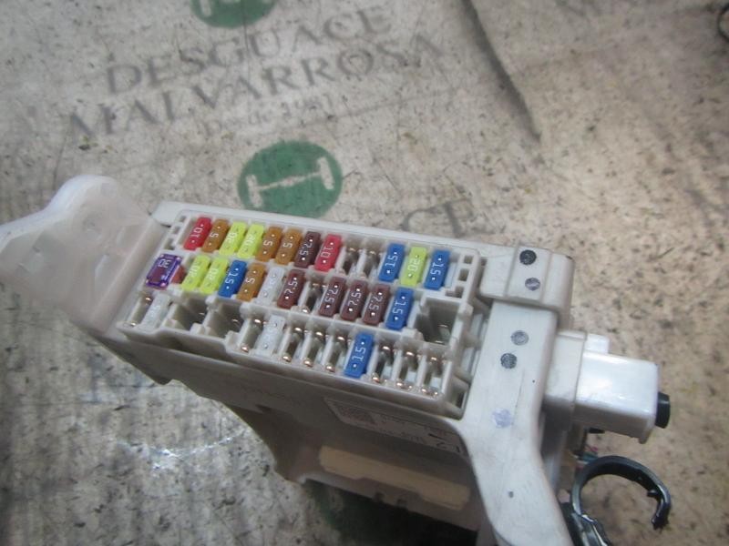 Recambio de caja reles / fusibles para toyota yaris 1.0 cat referencia OEM IAM 8273052L70 8273052L70C 