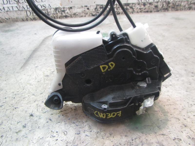 Recambio de cerradura puerta delantera derecha para toyota yaris 1.0 cat referencia OEM IAM 690300D320  