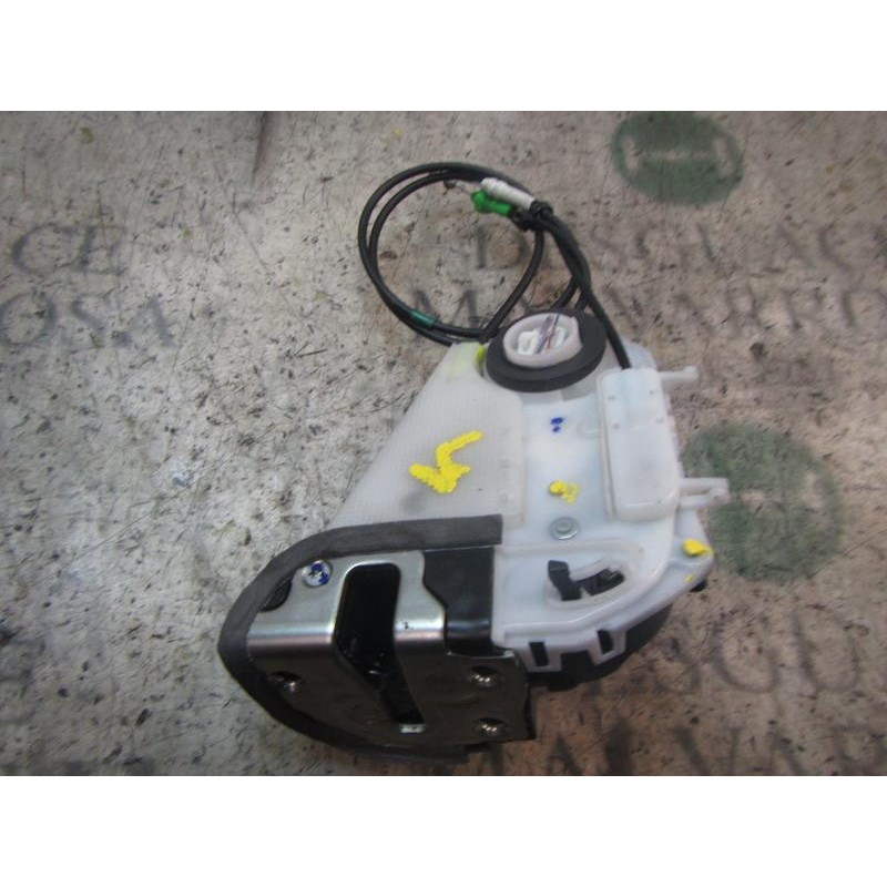 Recambio de cerradura puerta trasera izquierda para toyota yaris 1.0 cat referencia OEM IAM 690600D110  