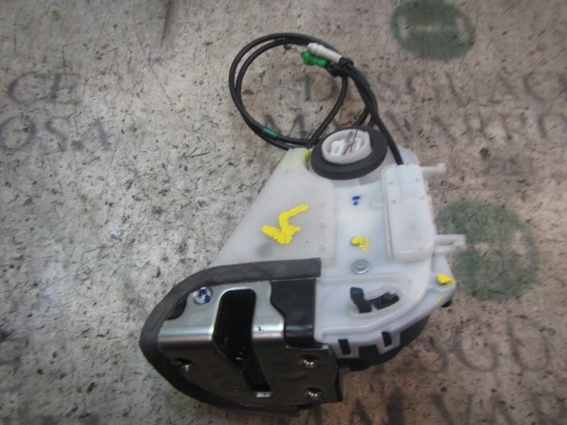 Recambio de cerradura puerta trasera izquierda para toyota yaris 1.0 cat referencia OEM IAM 690600D110  