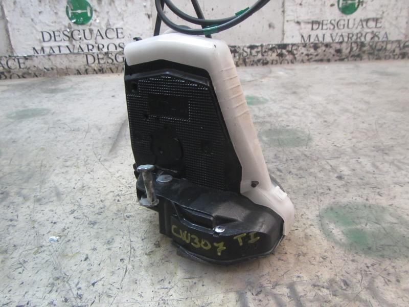 Recambio de cerradura puerta trasera izquierda para toyota yaris 1.0 cat referencia OEM IAM 690600D110  