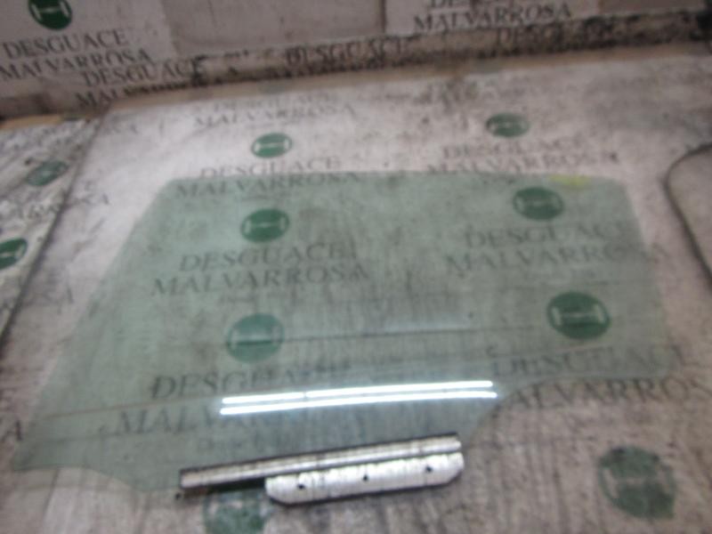 Recambio de cristal puerta trasero izquierdo para toyota yaris 1.0 cat referencia OEM IAM 681400D200  