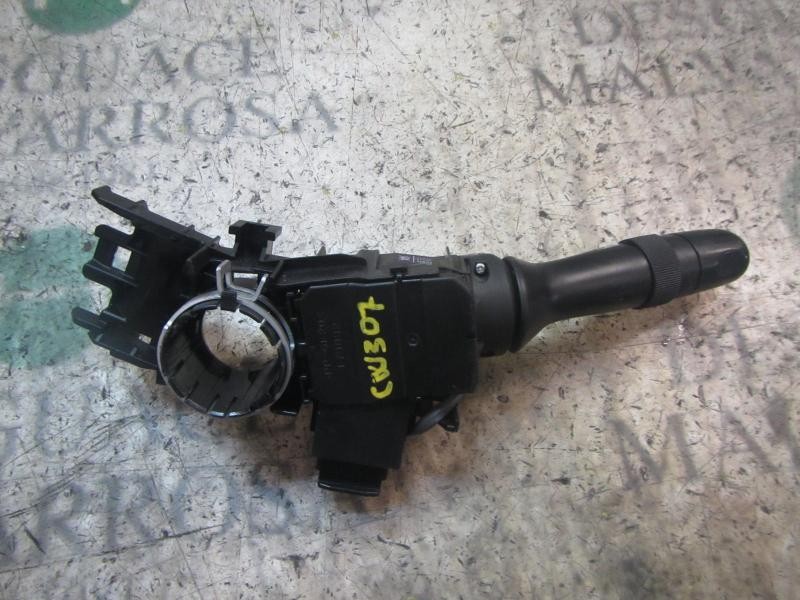 Recambio de mando luces para toyota yaris 1.0 cat referencia OEM IAM 8414002311 0231117F611J44 