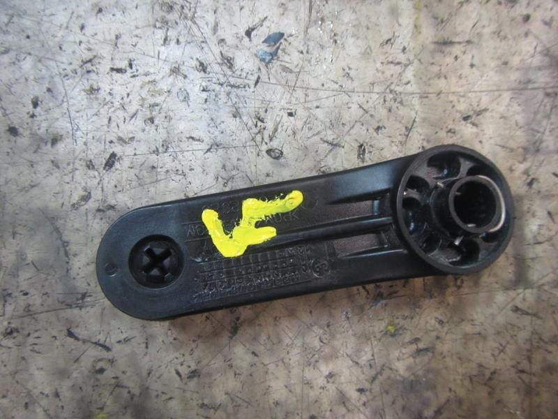 Recambio de maneta elevalunas trasera derecha para toyota yaris 1.0 cat referencia OEM IAM 6926002020C0  