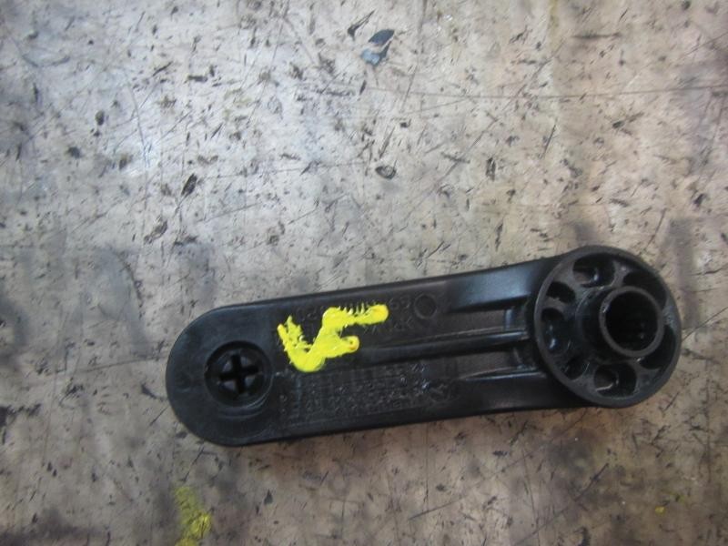 Recambio de maneta elevalunas trasera izquierda para toyota yaris 1.0 cat referencia OEM IAM 6926002020C0  