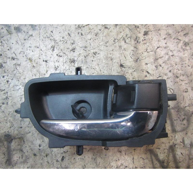 Recambio de maneta interior delantera derecha para toyota yaris 1.0 cat referencia OEM IAM 692050D200C0  