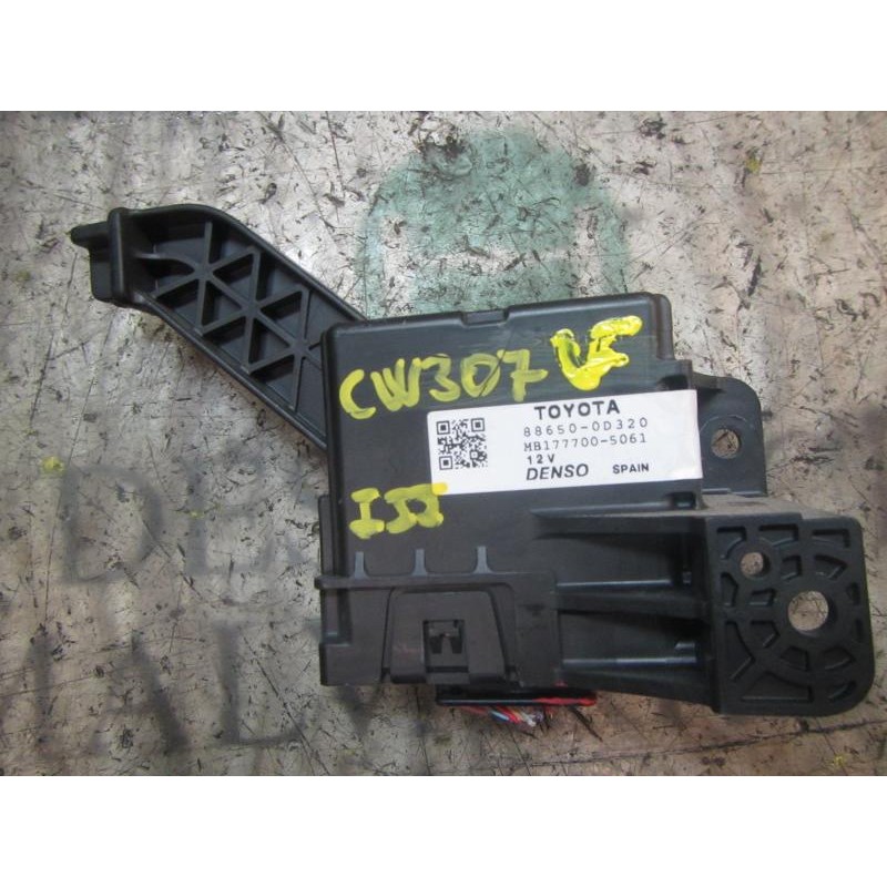 Recambio de modulo electronico para toyota yaris 1.0 cat referencia OEM IAM 886500D320 886500D320 MB17777005061