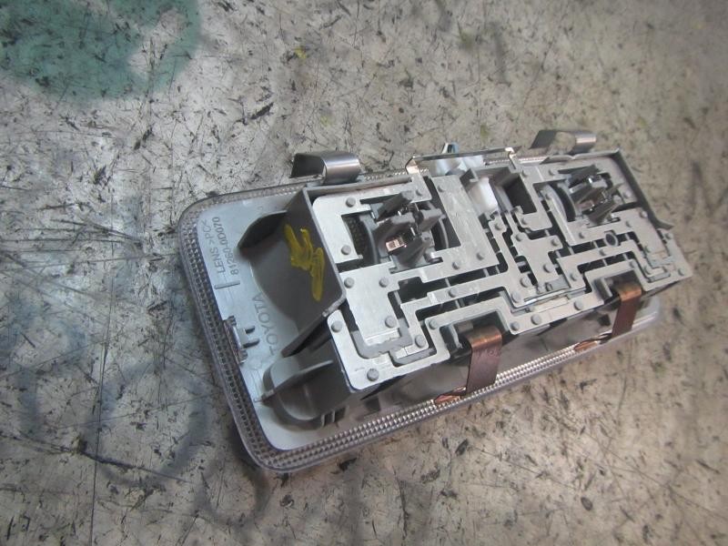 Recambio de piloto interior para toyota yaris 1.0 cat referencia OEM IAM 812600D070B0  