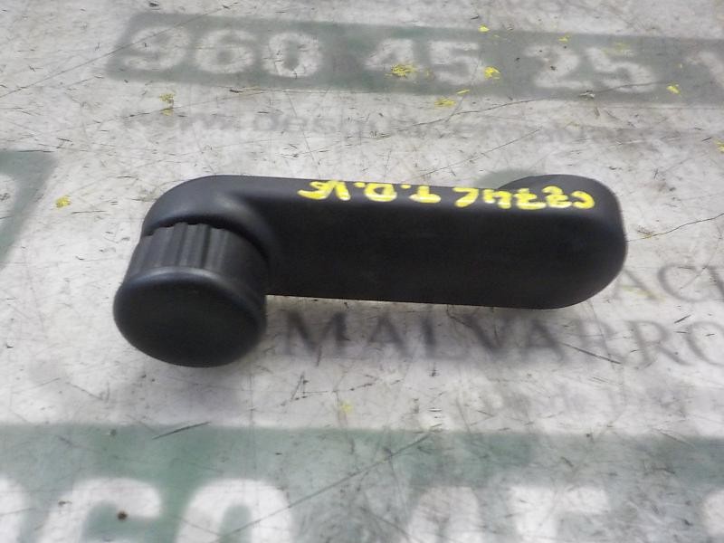 Recambio de maneta elevalunas trasera derecha para dacia sandero 1.6 cat referencia OEM IAM 8200673745  