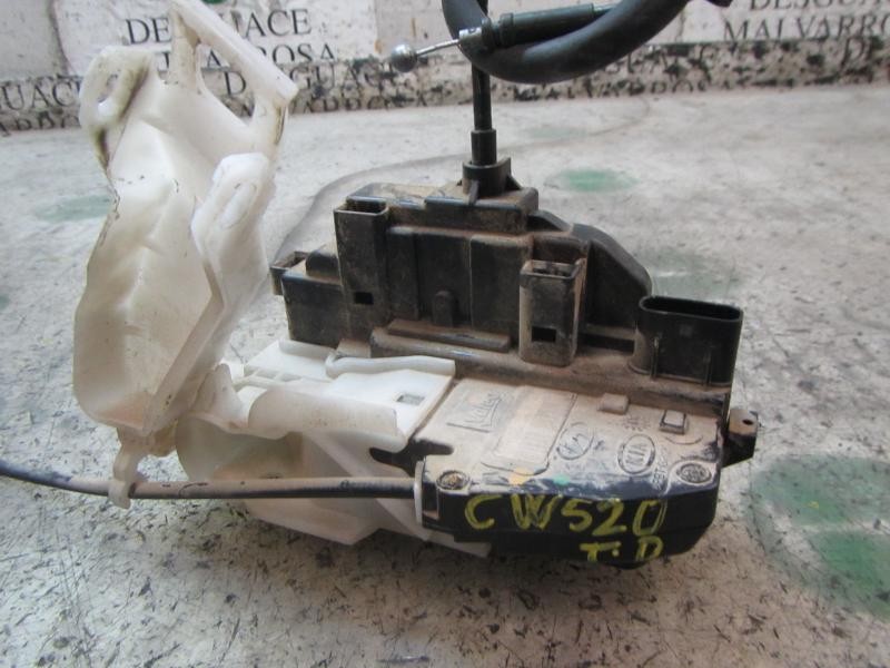 Recambio de cerradura puerta trasera derecha para kia cee´d 1.6 crdi cat referencia OEM IAM 814201H000  