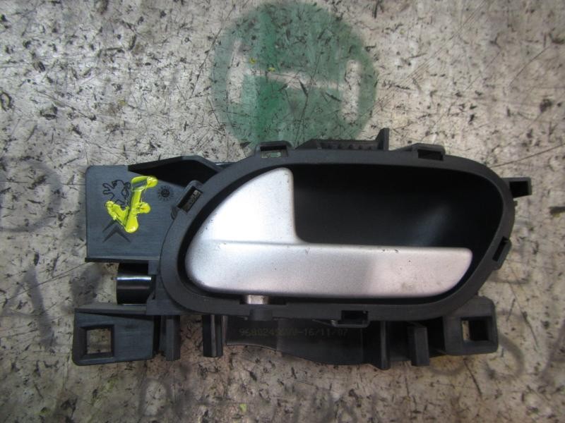 Recambio de maneta interior delantera izquierda para peugeot 207 1.4 referencia OEM IAM   