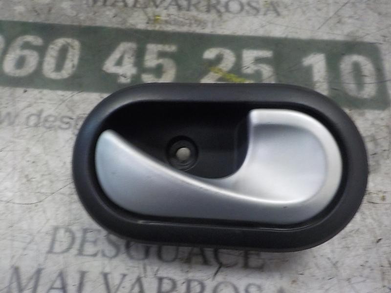 Recambio de maneta interior delantera derecha para dacia sandero 1.6 cat referencia OEM IAM 8200735218  